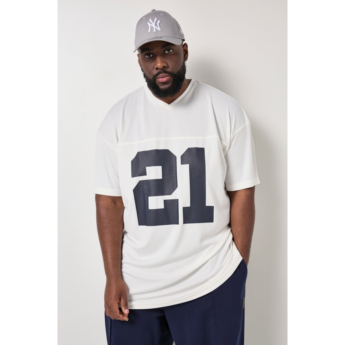 T-shirt, imprimé sur le devant blanc cassé, STHUGE