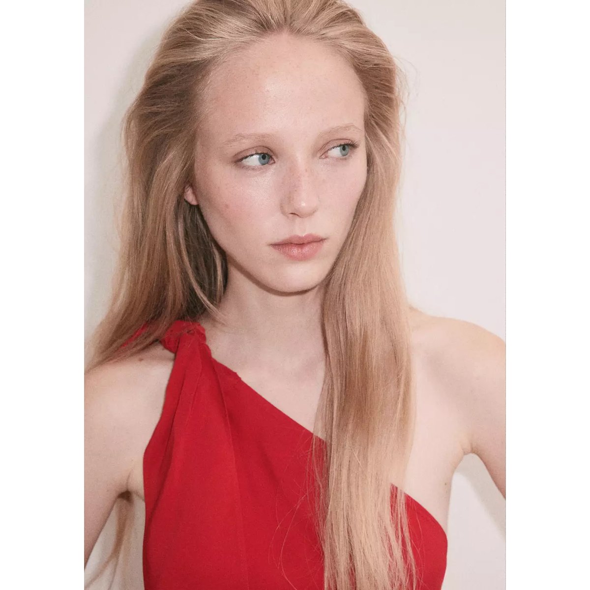 Robe col asymétrique avec détail nœud rouge, MANGO