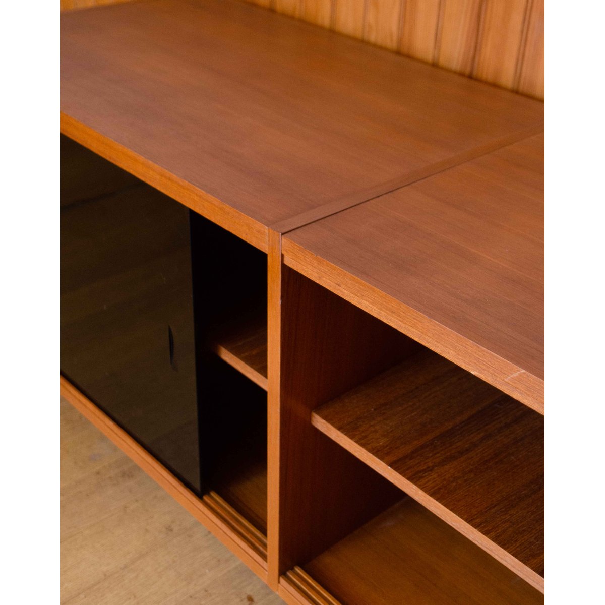 Enfilade vitrée en teck Margaret N°513 - Bon état noir, DEBONGOUT