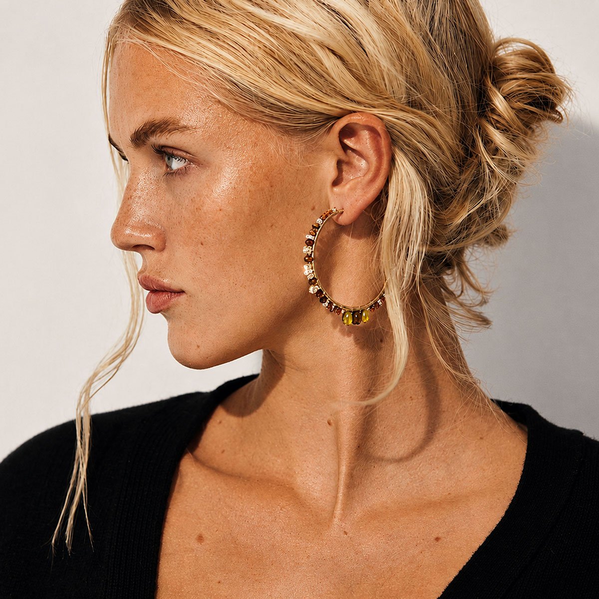 Boucles d'oreilles créoles avec perles ISAIS ambre, HIPANEMA