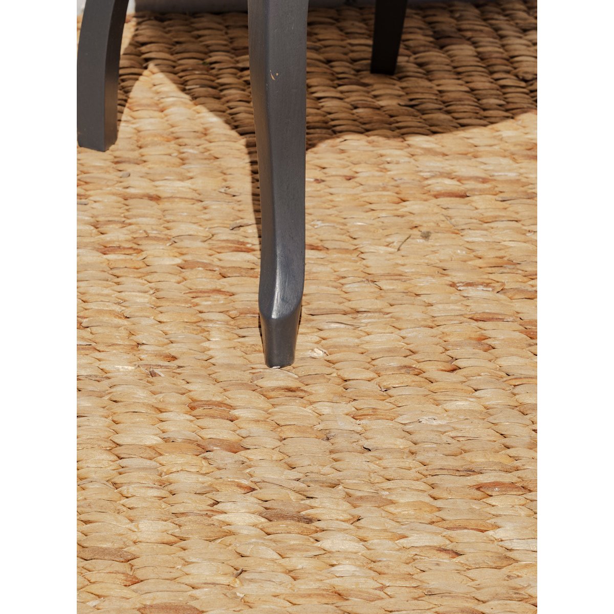 Paire de chaises en bois et motifs colorés Claude N°1142 - Bon état noir, DEBONGOUT