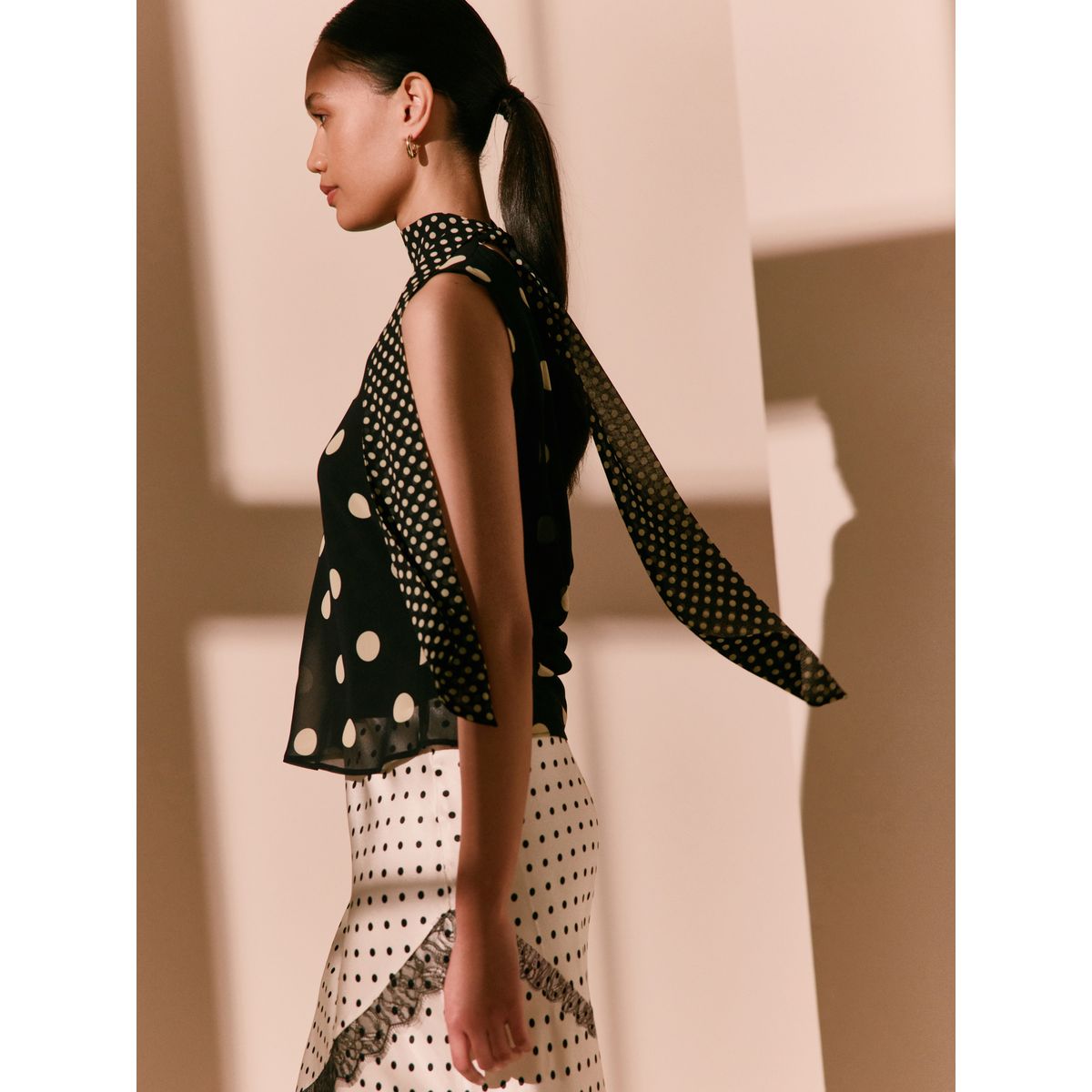Haut sans manches en mesh avec foulard noir à pois, NEXT