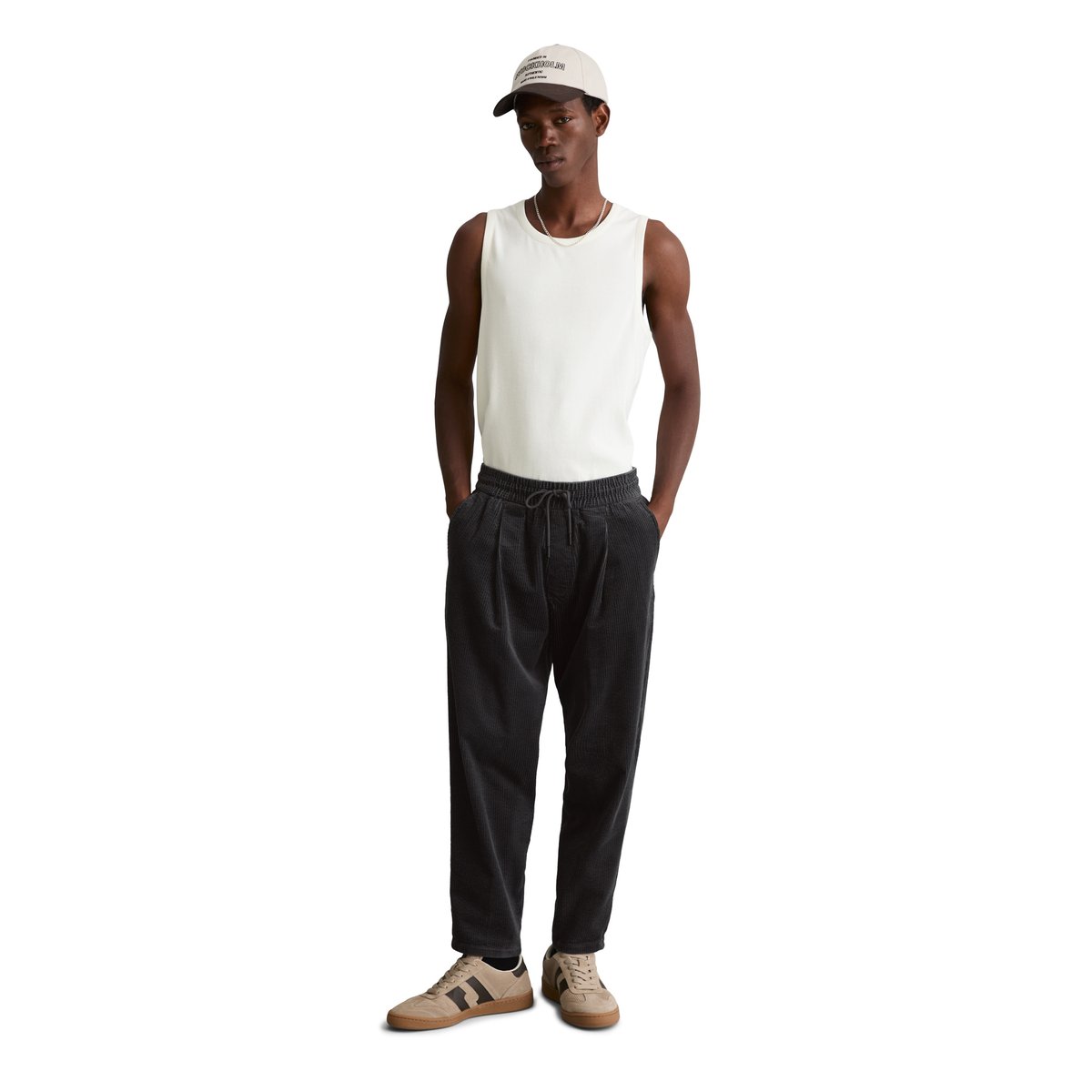 Pantalon en velours côtelé modèle Viggo, coupe décontractée et longueur raccourcie en pur coton biologique gris, MARC O’POLO DENIM