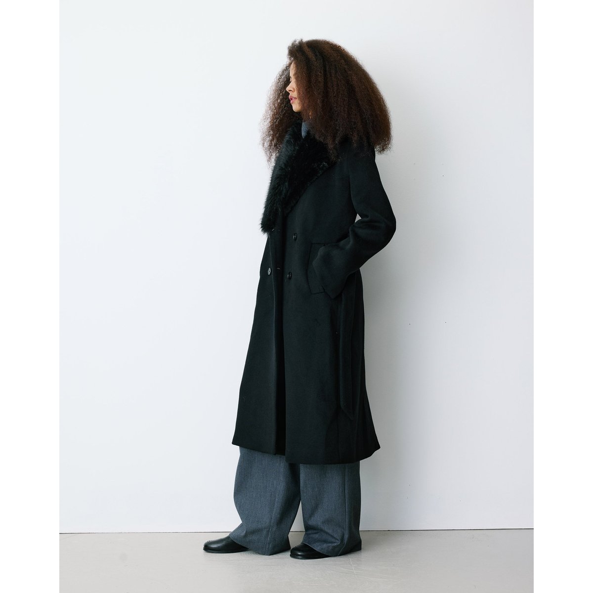 Manteau long croisé col en Imitation fourrure noir Beryl noir, GRACE & MILA