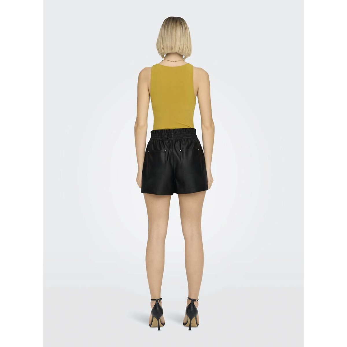 Short en simili noir, ONLY