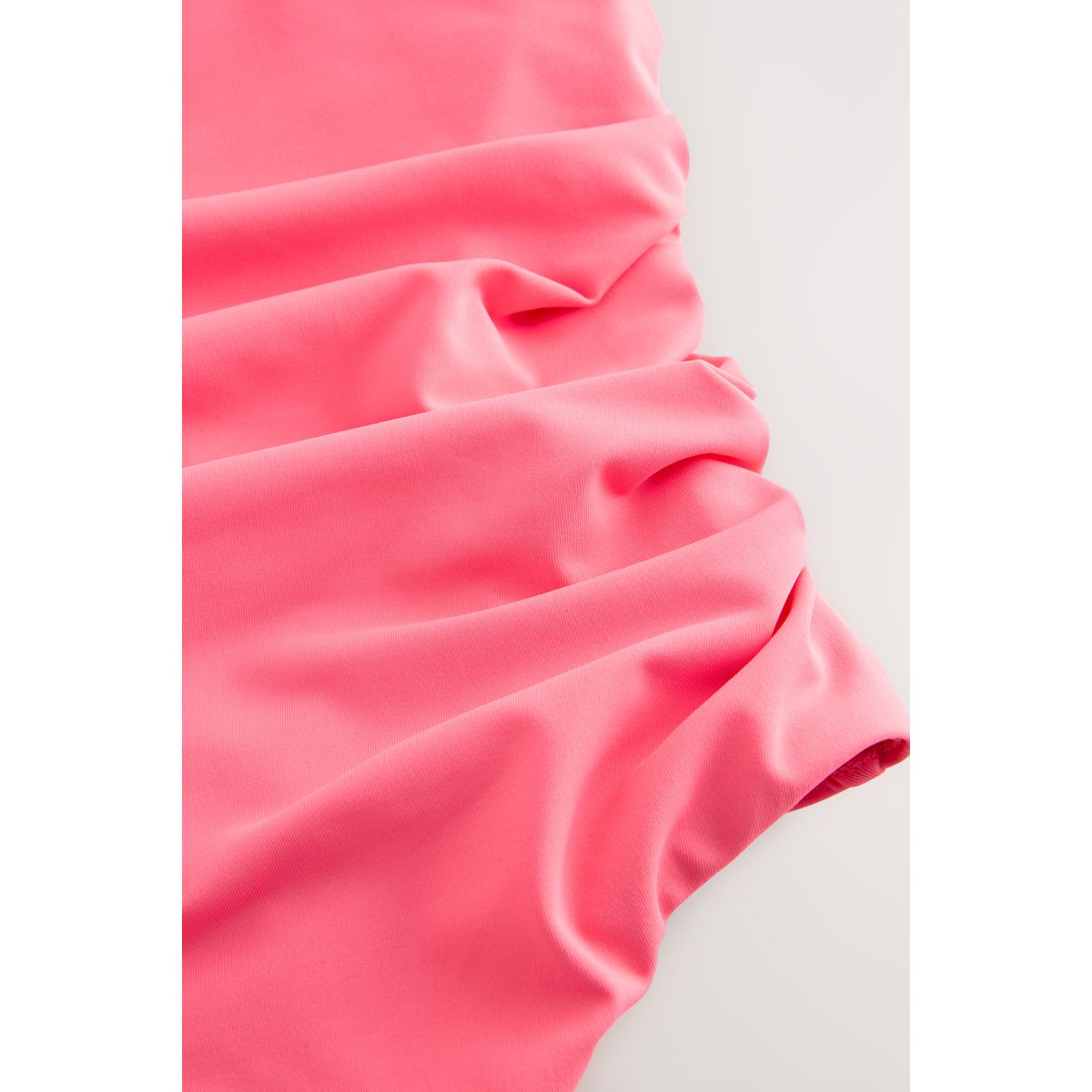 Maillot de bain bandeau gainant à volant rose corail, NEXT