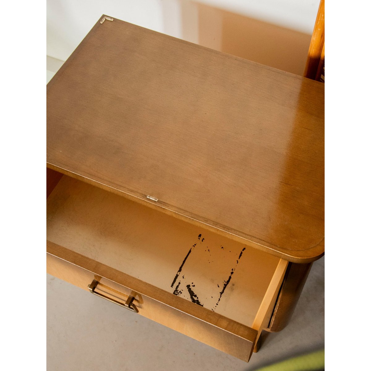 Paire de tables de chevet mid-century Maïa N°1582 - Bon état bois clair, DEBONGOUT