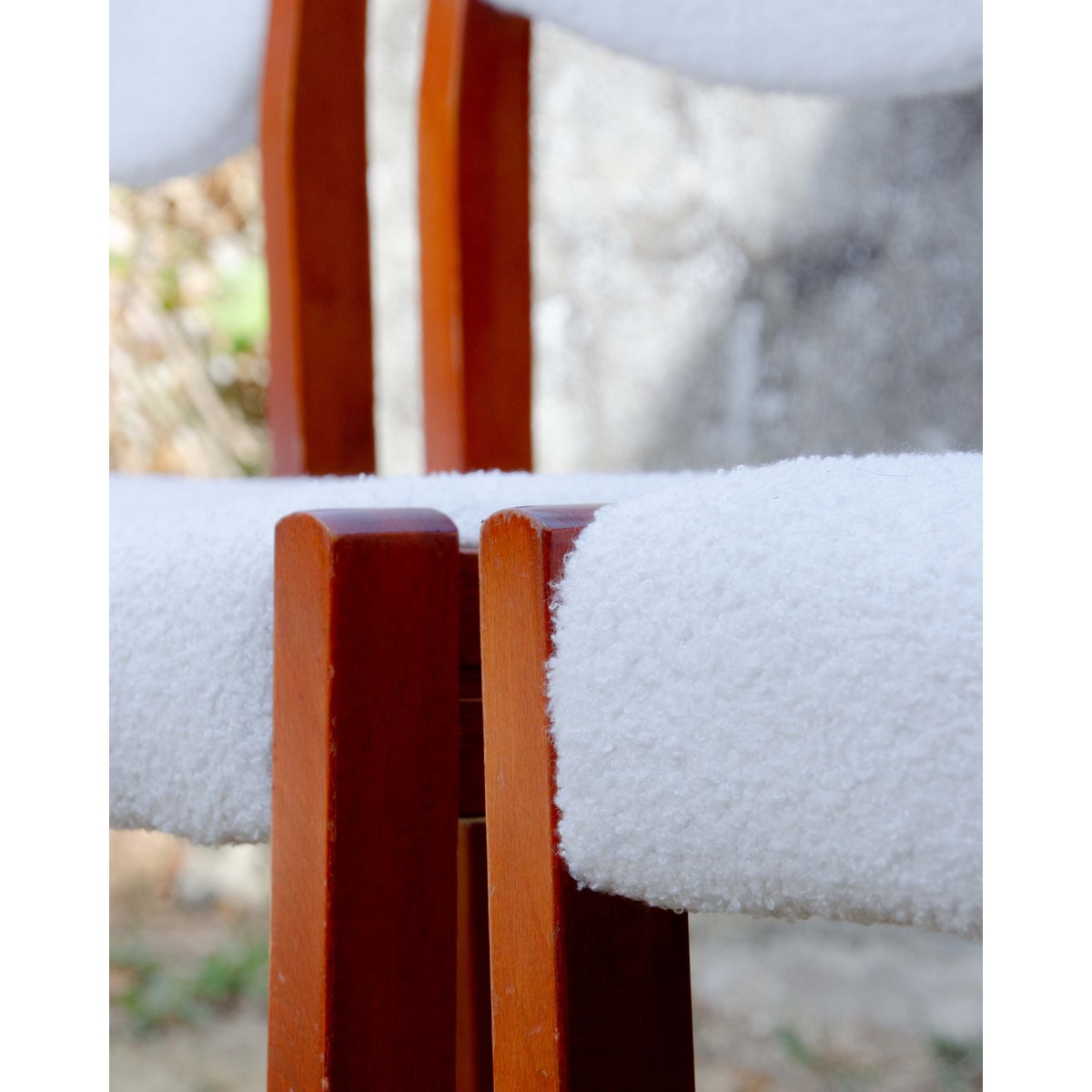 Lot de 6 chaises en bois et tissu bouclette Alma N°1763 - Bon état bois clair, DEBONGOUT