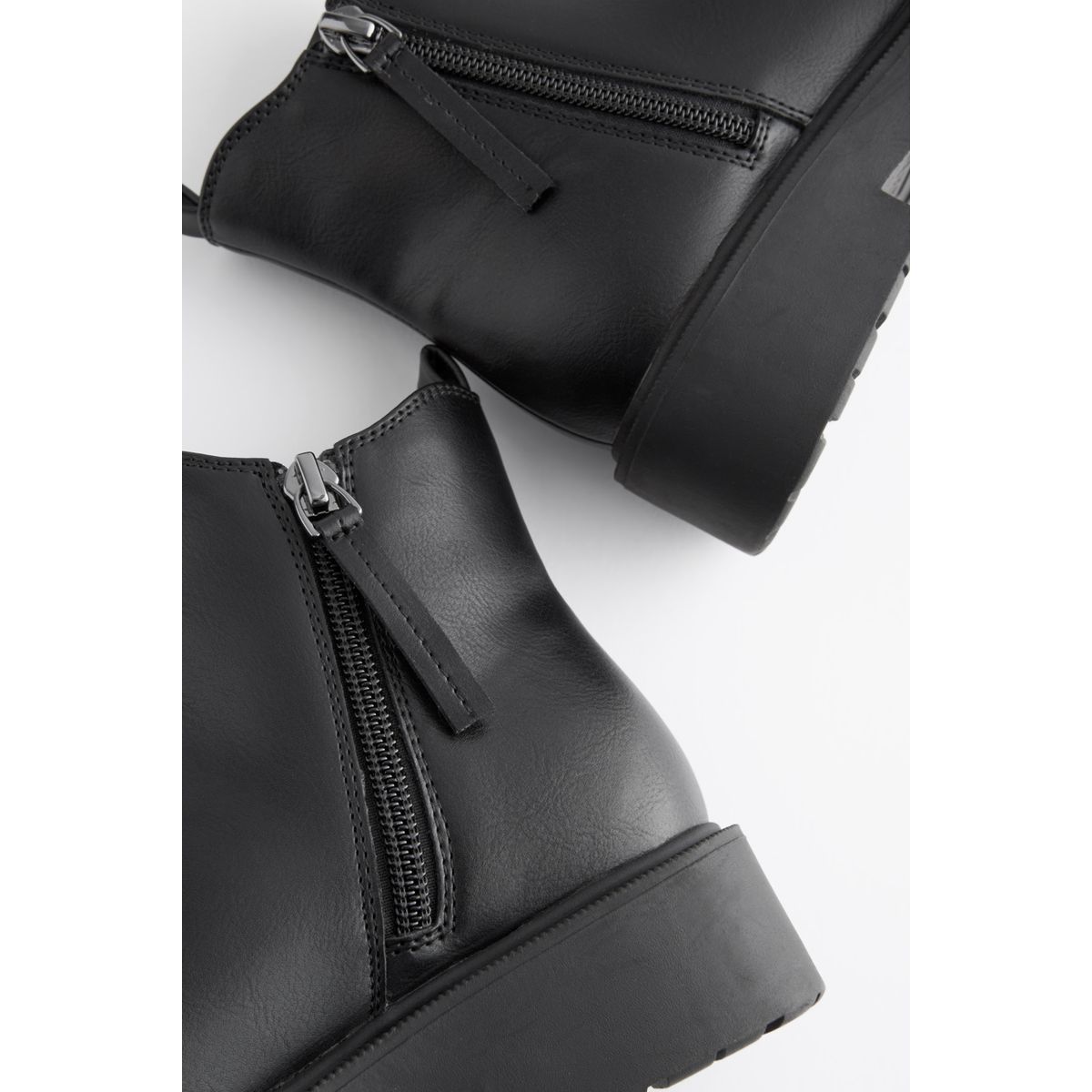 Grosses bottines chelsea coupe classique noir mat, NEXT