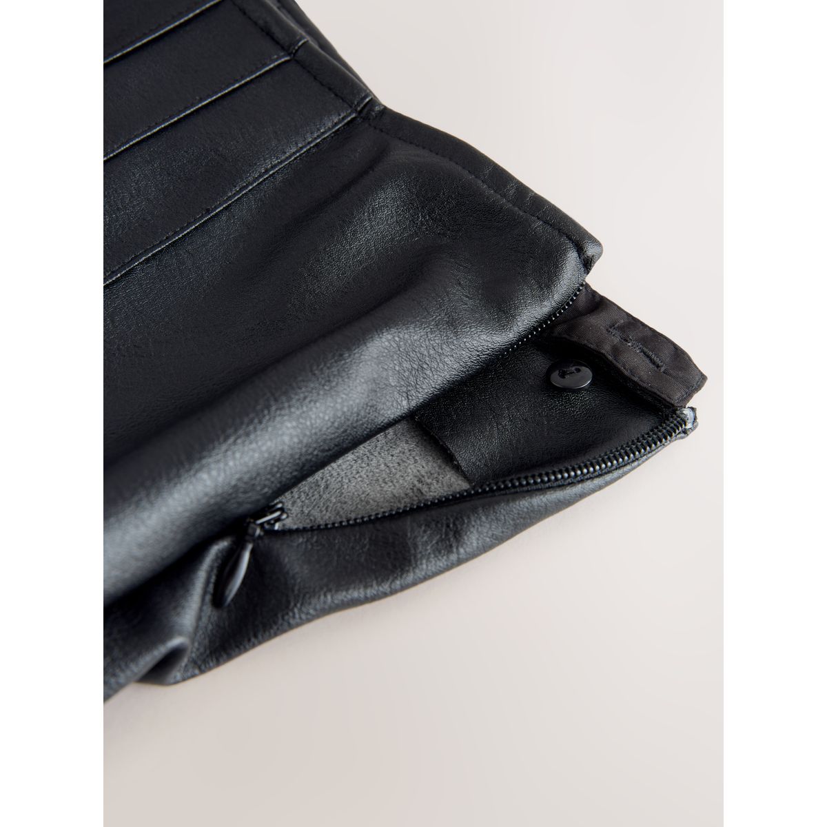 Jupe kilt mi-longue en similicuir noir, NEXT