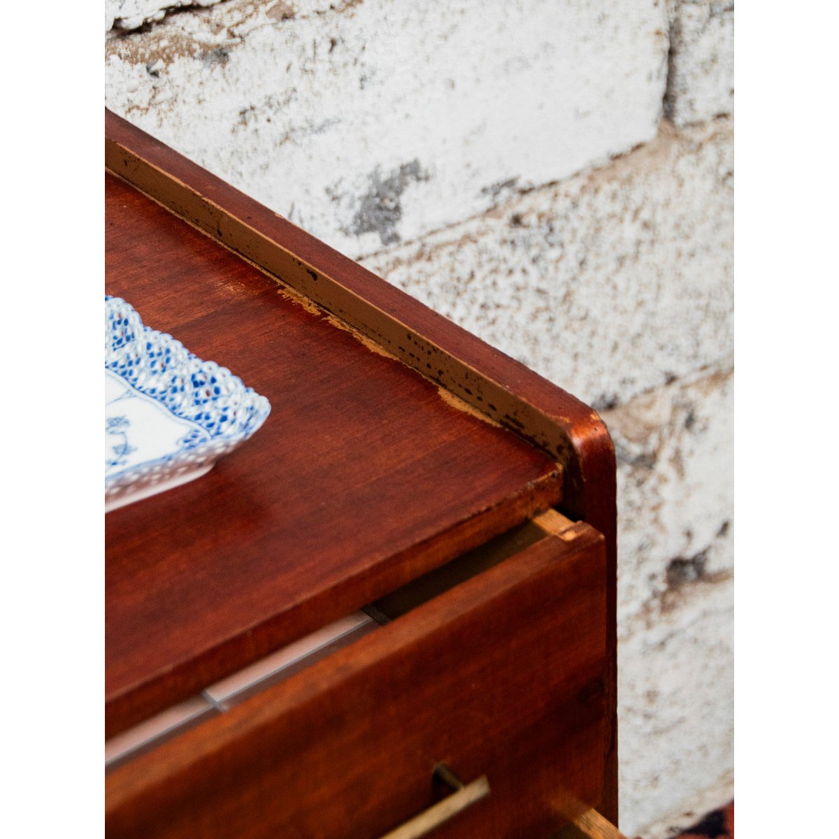 Commode scandinave en bois foncé Olga N°413 - Bon état bois foncé, DEBONGOUT