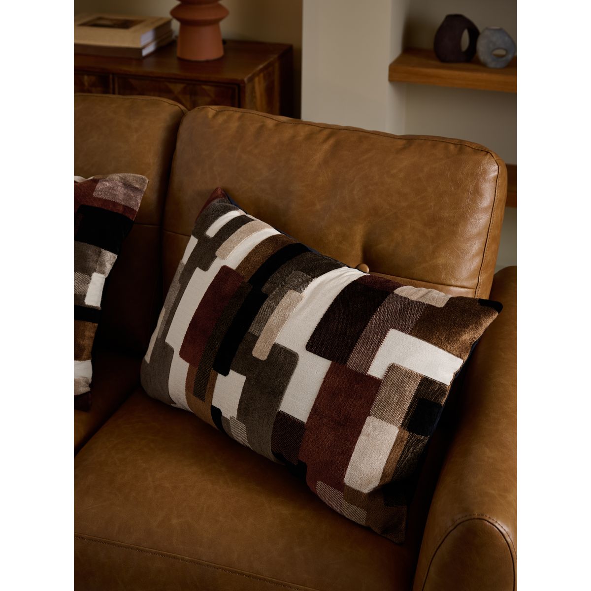 Coussin en velours coupé orson noir foncé/blanc, NEXT