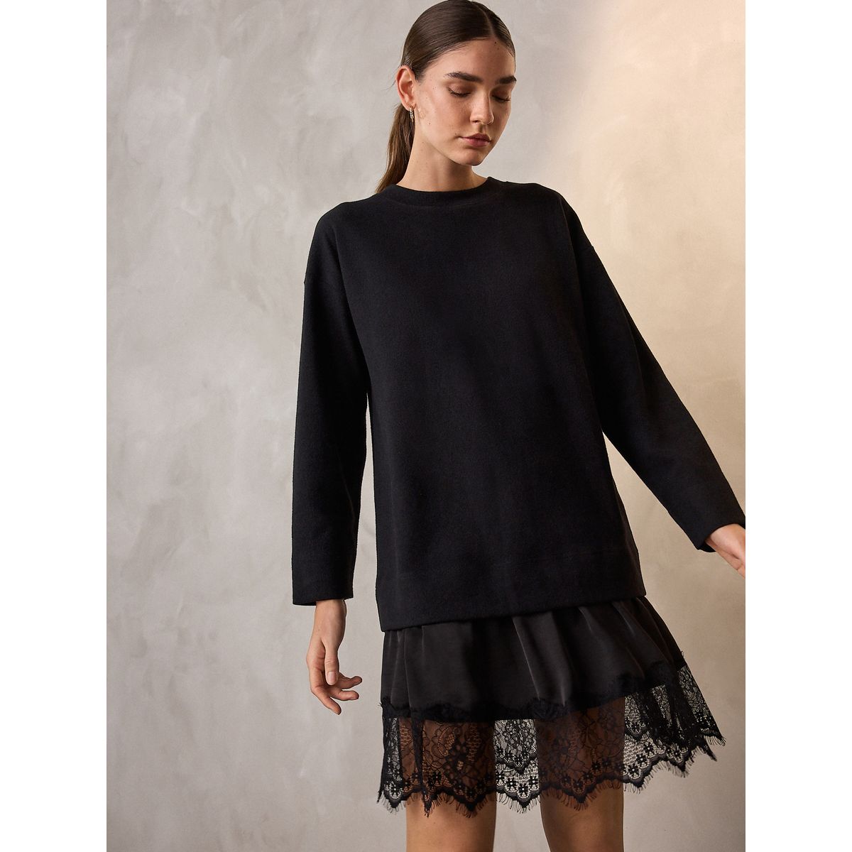 Pull doux et jupe en dentelle 2-en-1 noir, NEXT