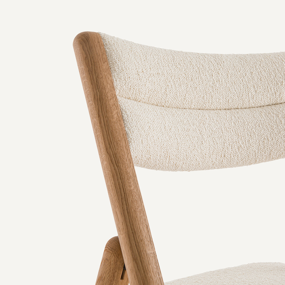 Chaise pliante en chêne massif et tissu bouclette, CAMMINATA craie, AM.PM X EMMANUEL GALLINA