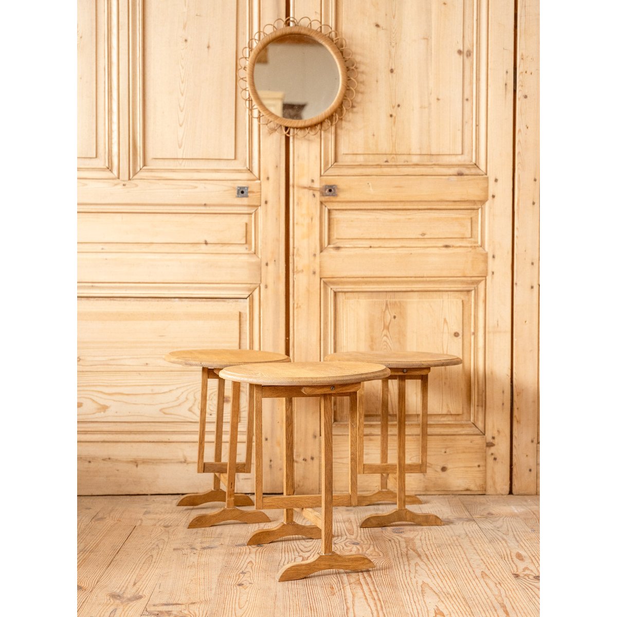Lot de 3 tables vigneronnes en bois Léonie N°1104 - Bon état bois clair, DEBONGOUT