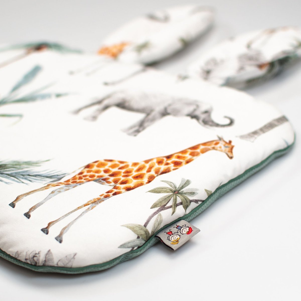 Oreiller plat coussin réversible lapin NÉO VINTAGE safari, vert, gris, blanc, SEVIRA KIDS