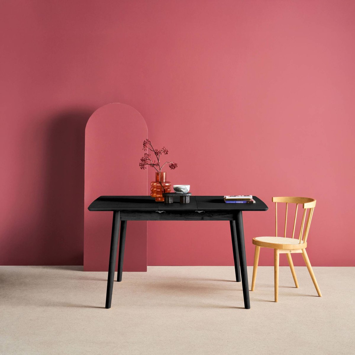 Table à manger rectangulaire extensible bois d'hévéa et placage chêne 4-6 places LINA noir, SWEEEK