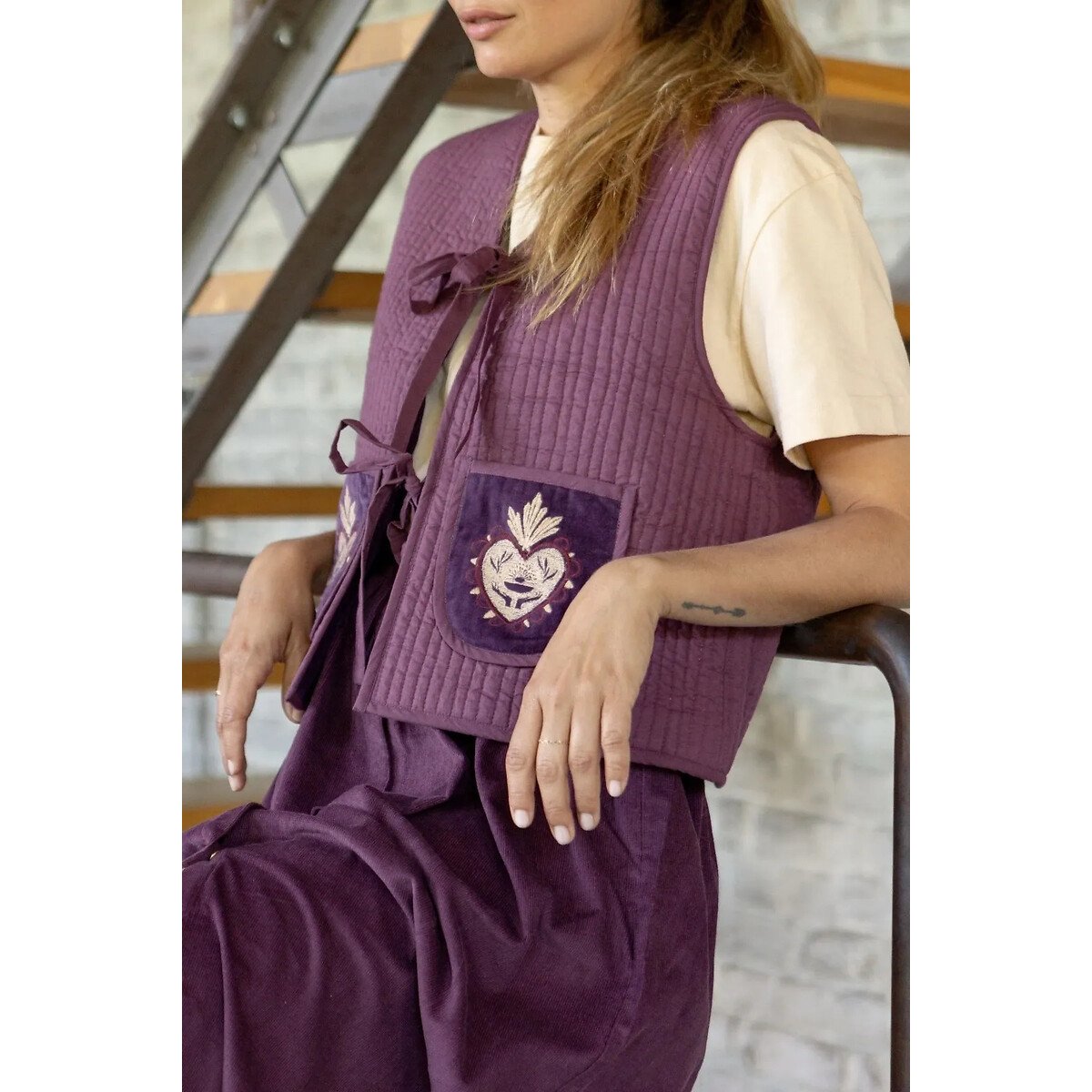 Vaminy Sleeveless Cardigan with Tie Details light purple, APACHES COLLECTIONS