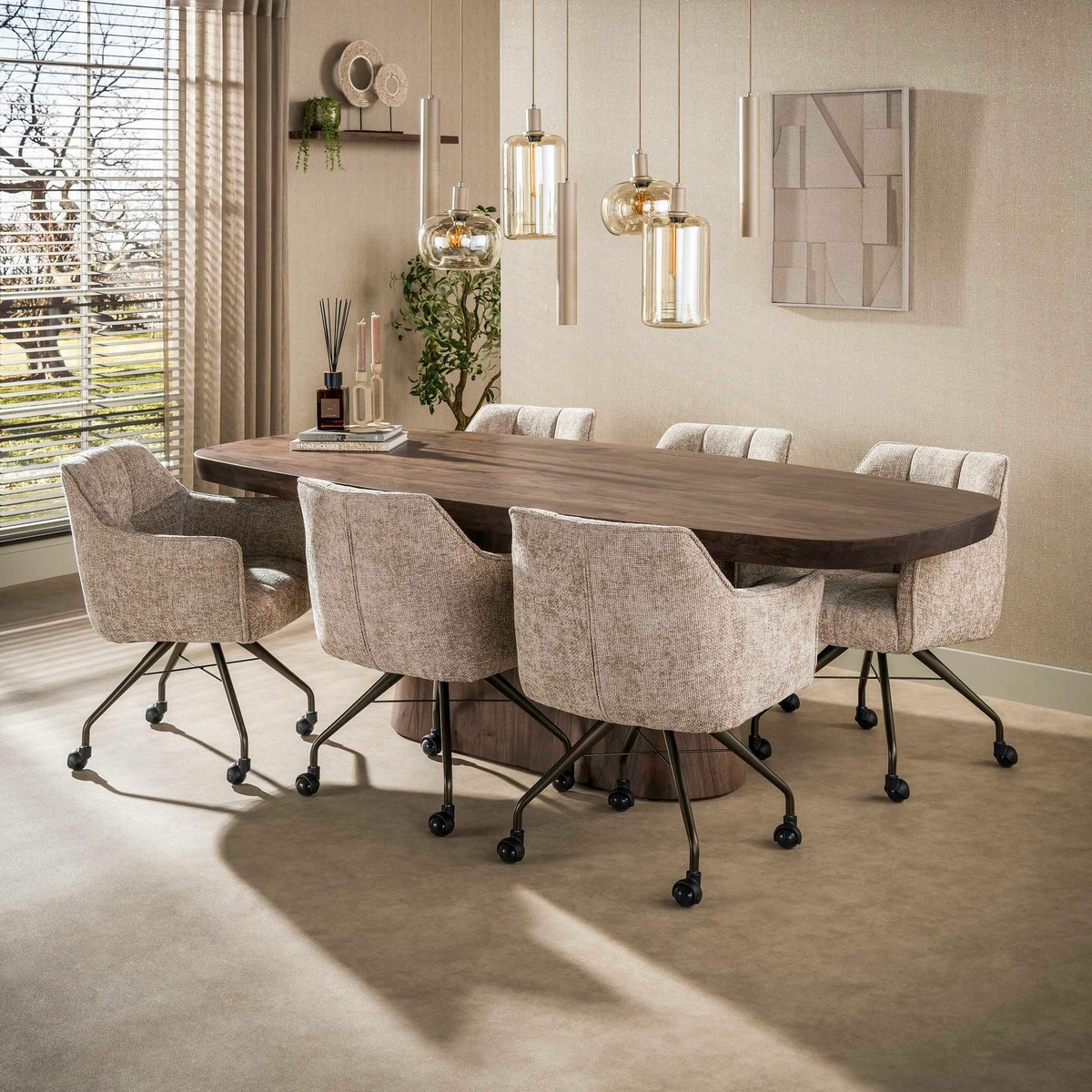 Table à manger bois foncé pied central 240 cm MYSORE bois naturel, PIER IMPORT
