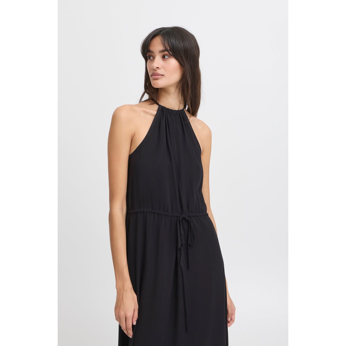 Robe noir, B.YOUNG