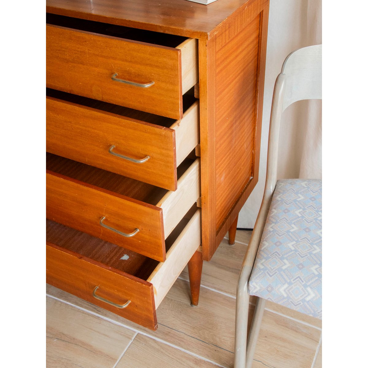 Commode scandinave aux pieds compas Olga N°700 - Bon état bois clair, DEBONGOUT