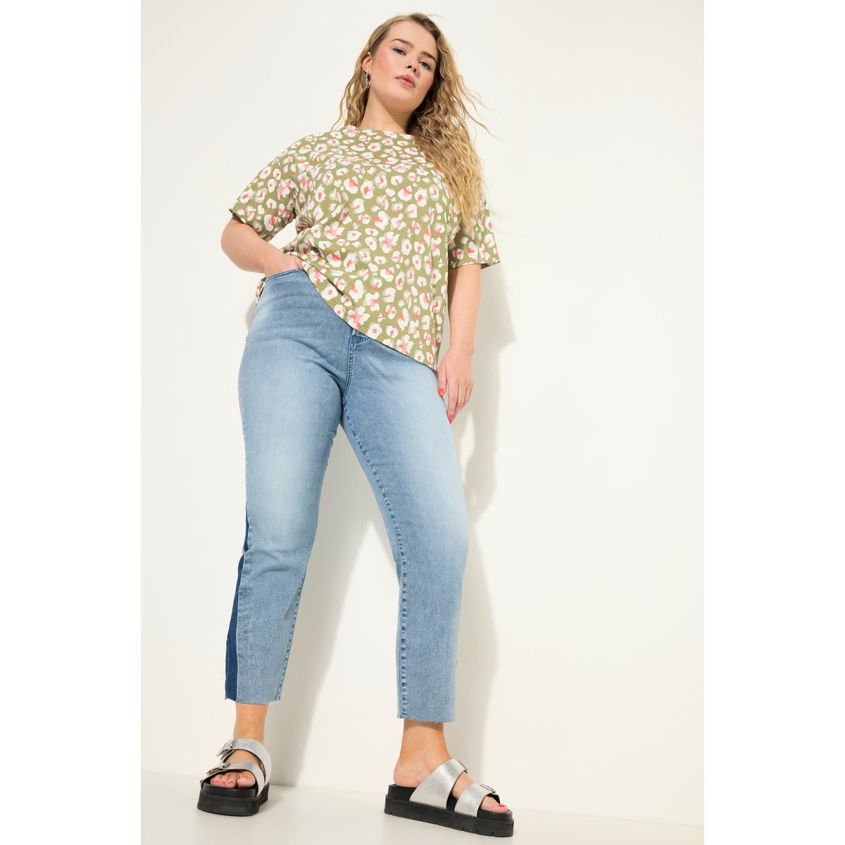 Jean mom taille haute avec gousset latéral. bleu jean, STUDIO UNTOLD