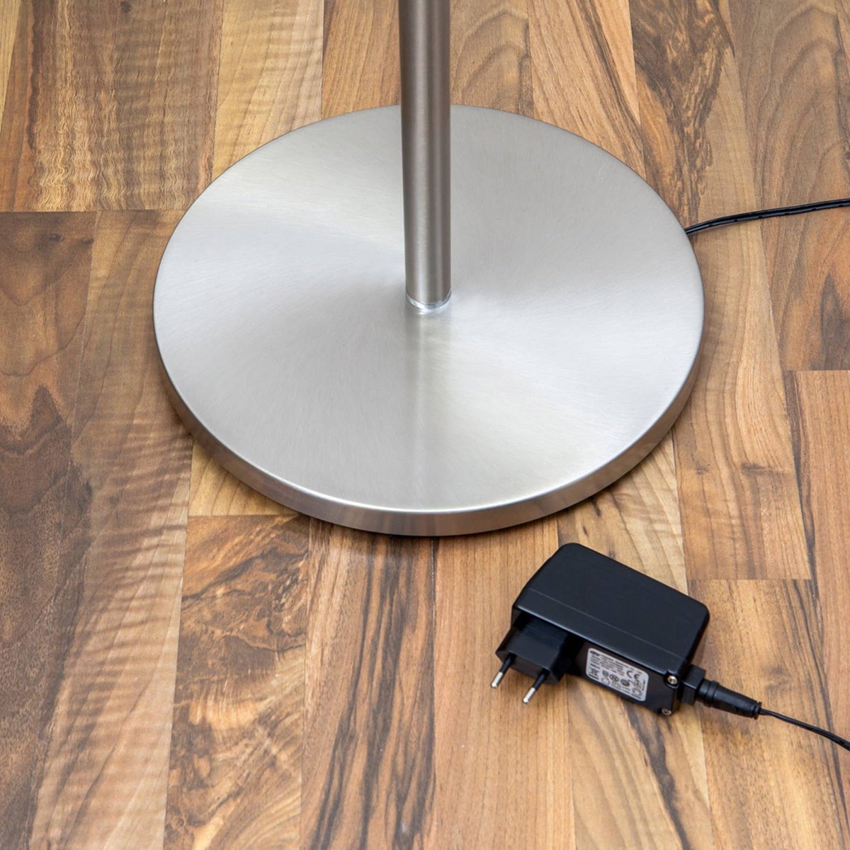 Lampadaire en métal moderneLED, Malea nickel mat, LINDBY