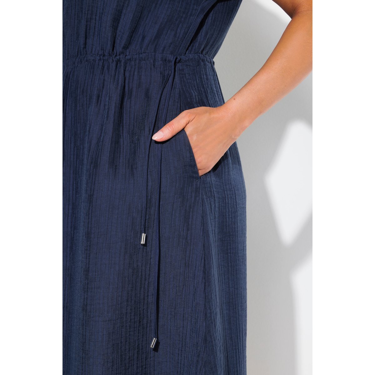Robe maxi sans manches. Décolleté V. Cordon univers, ULLA POPKEN