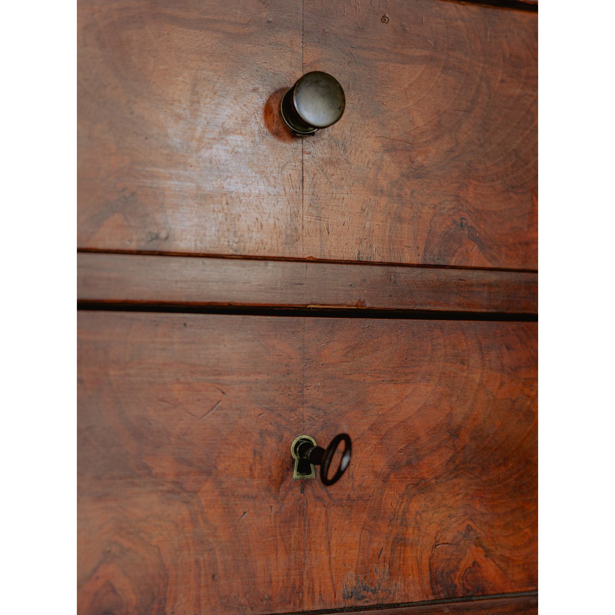 Commode en chêne foncé Garance N°697 - Bon état bois foncé, DEBONGOUT