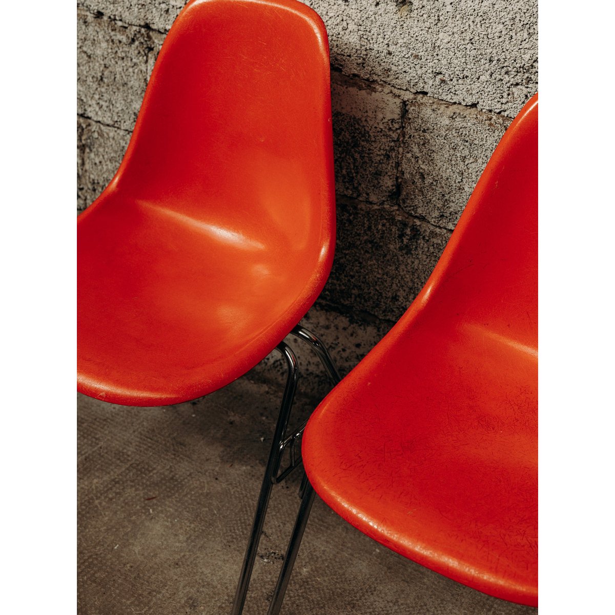 Chaise en métal Diana N°274 - Bon état orange, DEBONGOUT