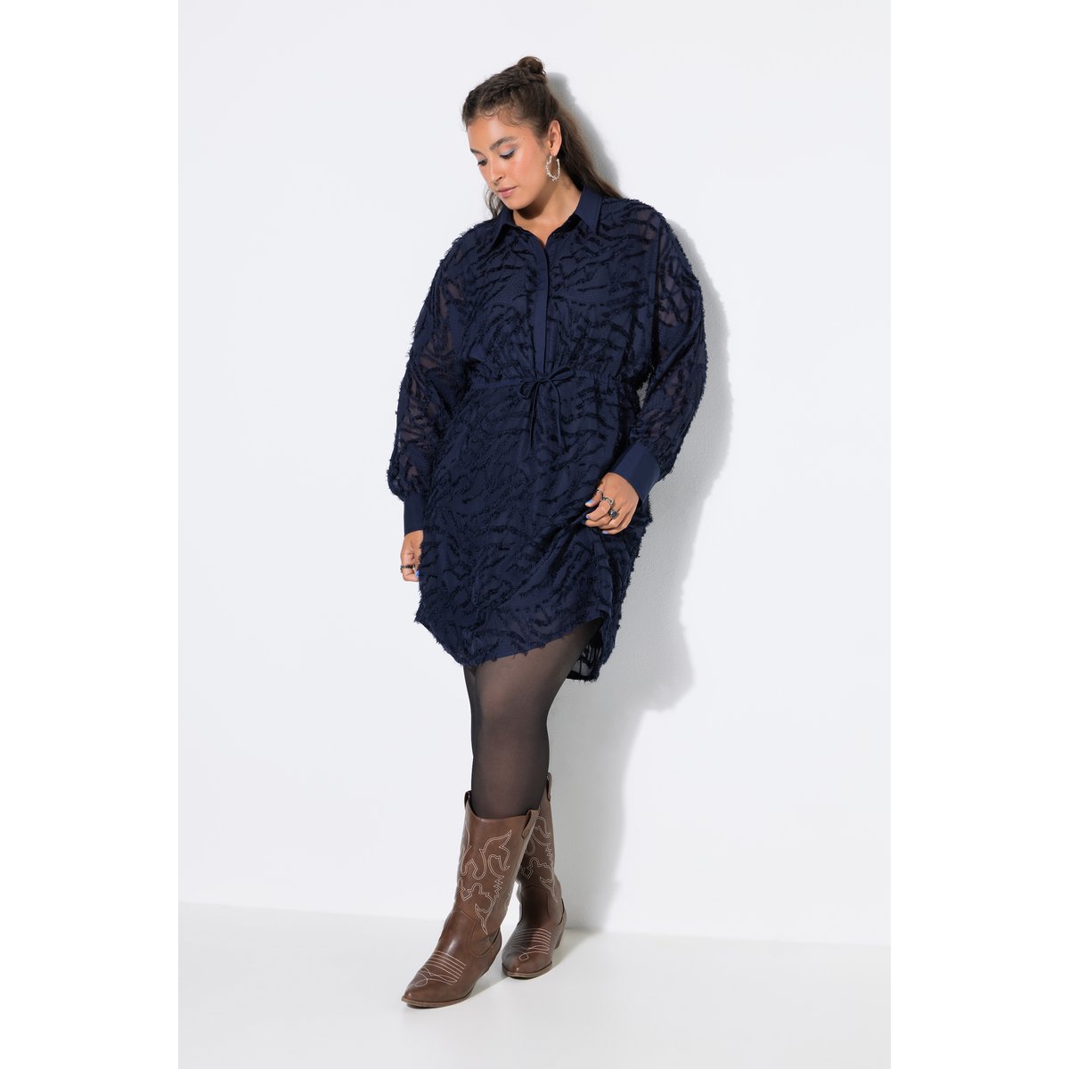 Mini-robe, coupe trapèze, motif à franges bleu nuit, STUDIO UNTOLD