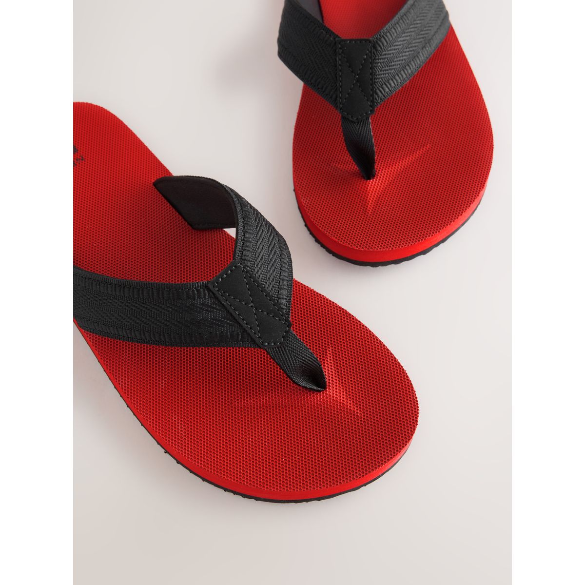 Tongs edit rouge, NEXT