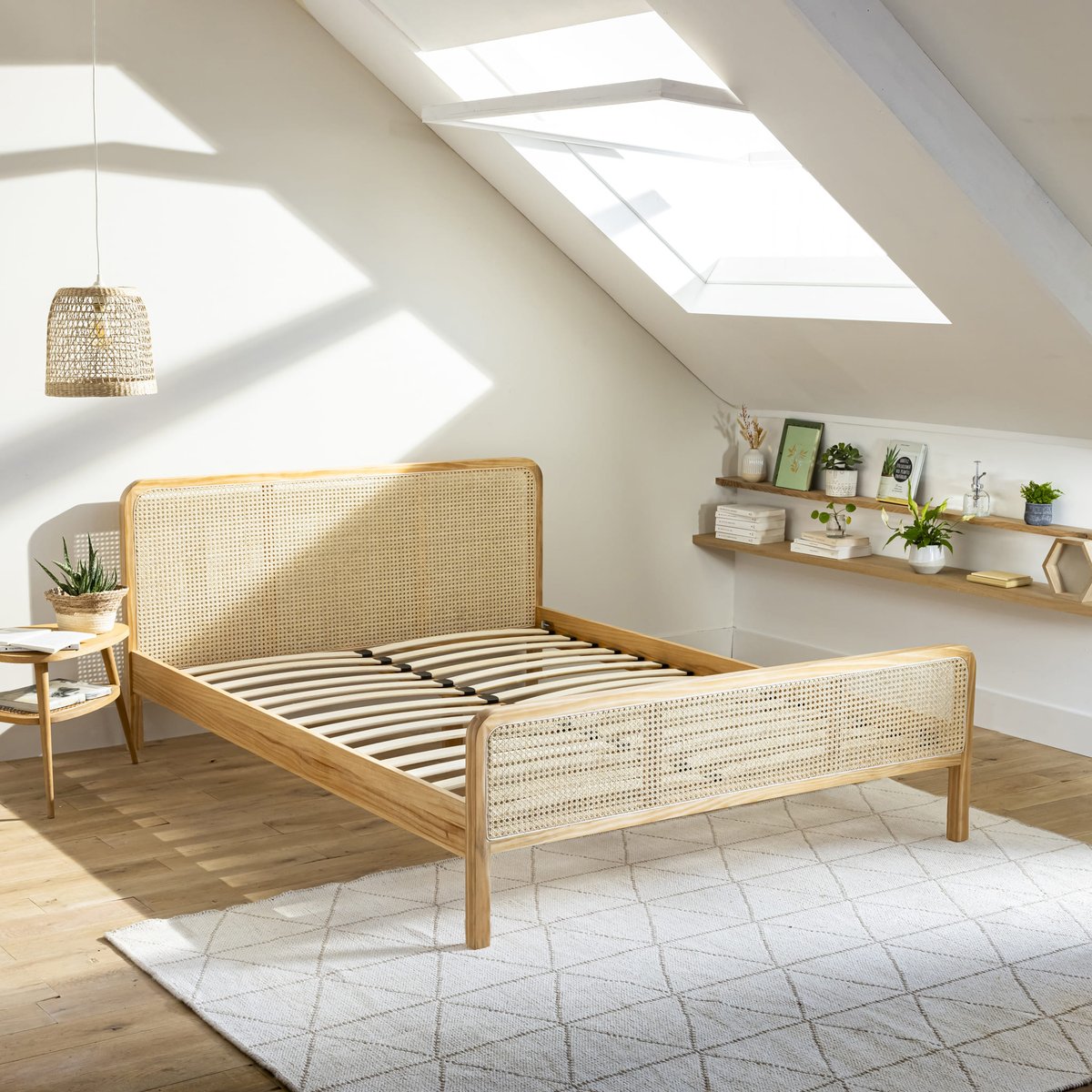 Lit en pin massif avec cannage - ANNA bois naturel, TERRE DE NUIT