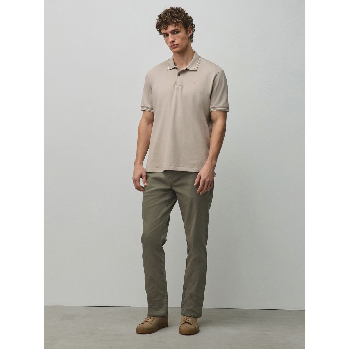 Pantalon chino stretch en coton majoritaire vert kaki, NEXT