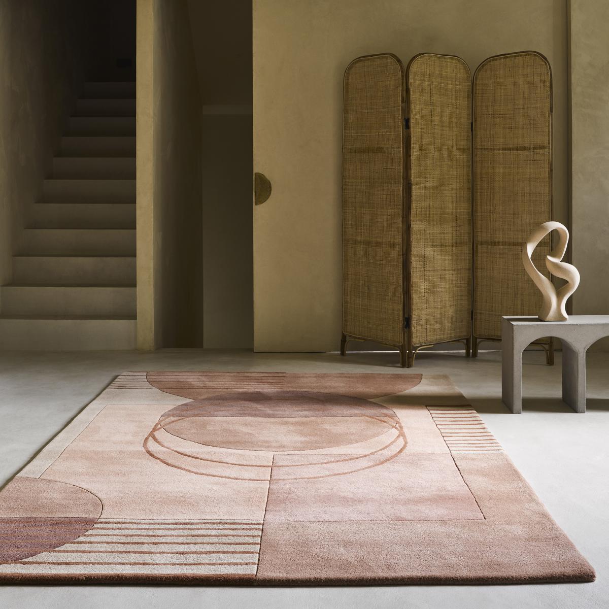 Tapis salon et chambre DELOLA, fait à la main motif géométrique crème, violet, rose doux, UN AMOUR DE TAPIS