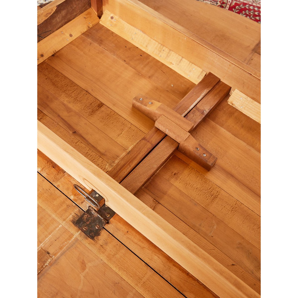 Table basse années 20 en bois Léonie N°1082 - Bon état bois clair, DEBONGOUT