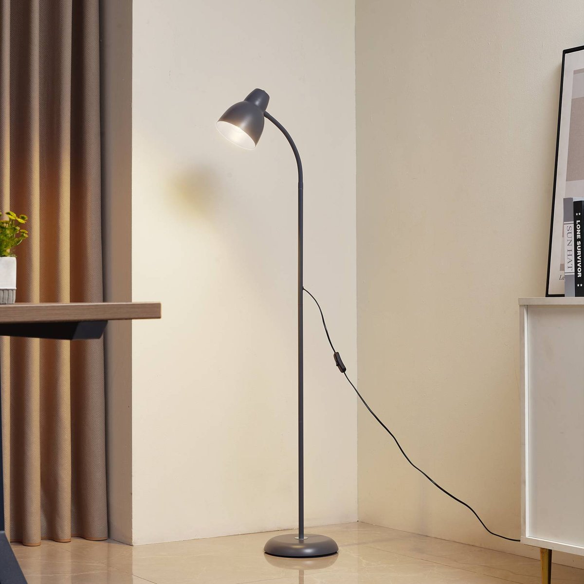 Lampadaire en métal, Tebbi gris, LINDBY