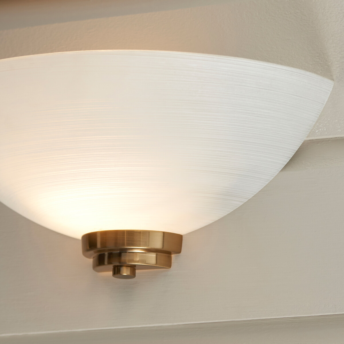Willow Wall Light in Brushed Aged Brass aged brass, ÉDITÉ