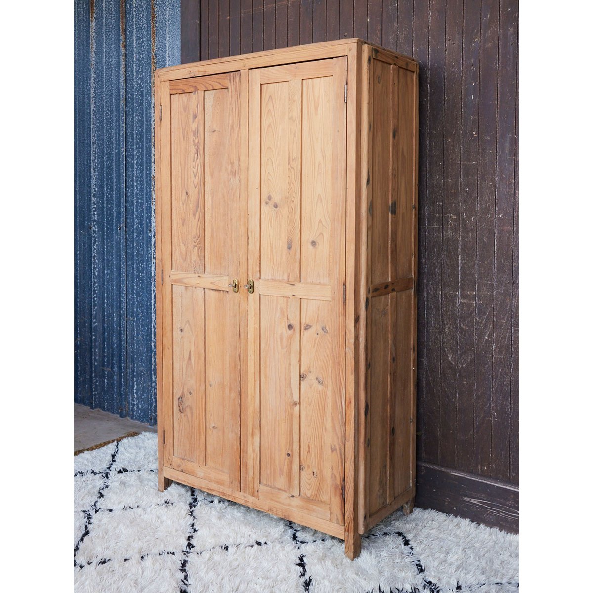 Armoire parisienne sablée en bois clair Blandine N°539 - Bon état bois clair, DEBONGOUT