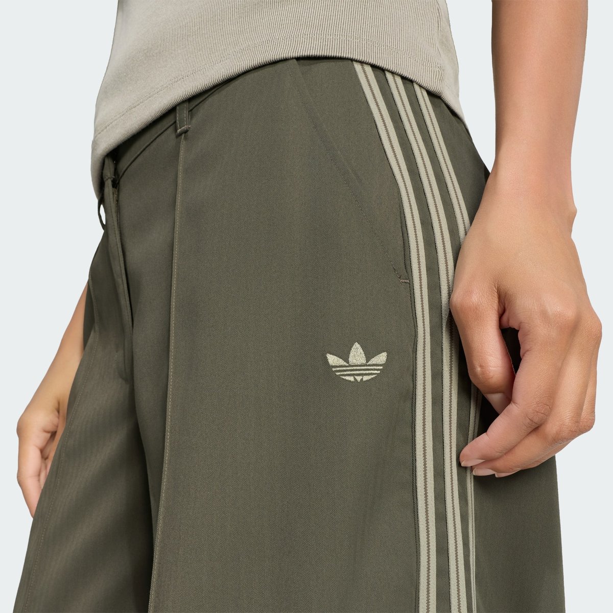 Pantalon De Survêtement Firebird Pantalon De Survêtement Firebird branch / silver pebble, adidas Originals