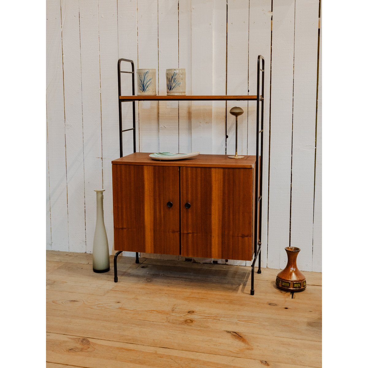 Meuble d'appoint en bois et métal noir Gustave N°1653 - Bon état bois foncé, DEBONGOUT