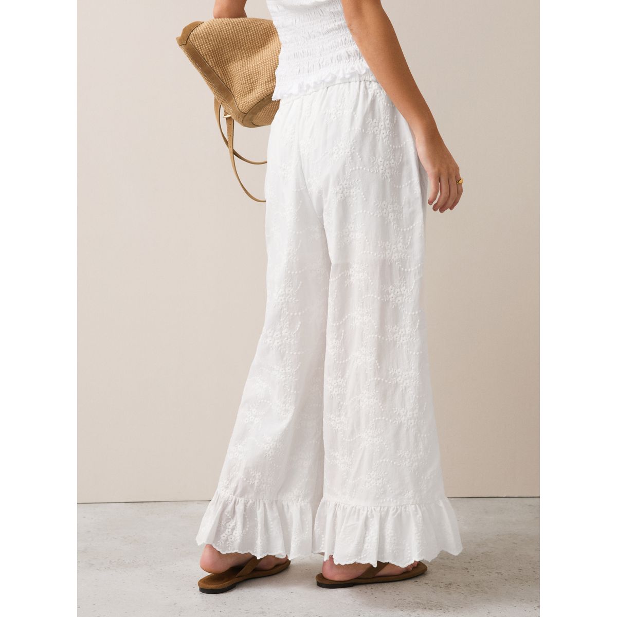 Pantalon avec ourlets volantés et broderie écru, NEXT