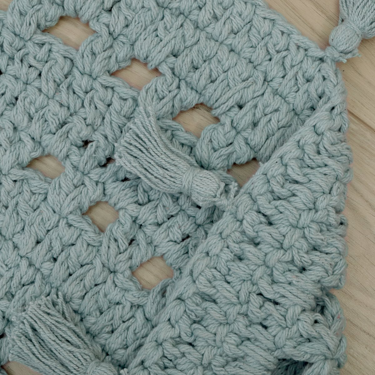 Tapis enfant rond crochet avec pompons NILA vert d'eau, NATTIOT