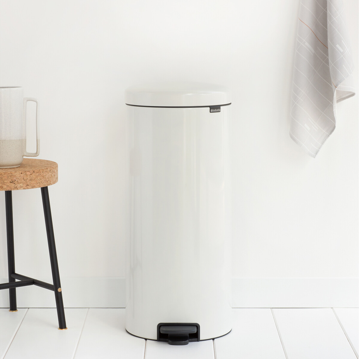 NewIcon Pedal Bin, Metal Inner Bucket, 30L white, BRABANTIA