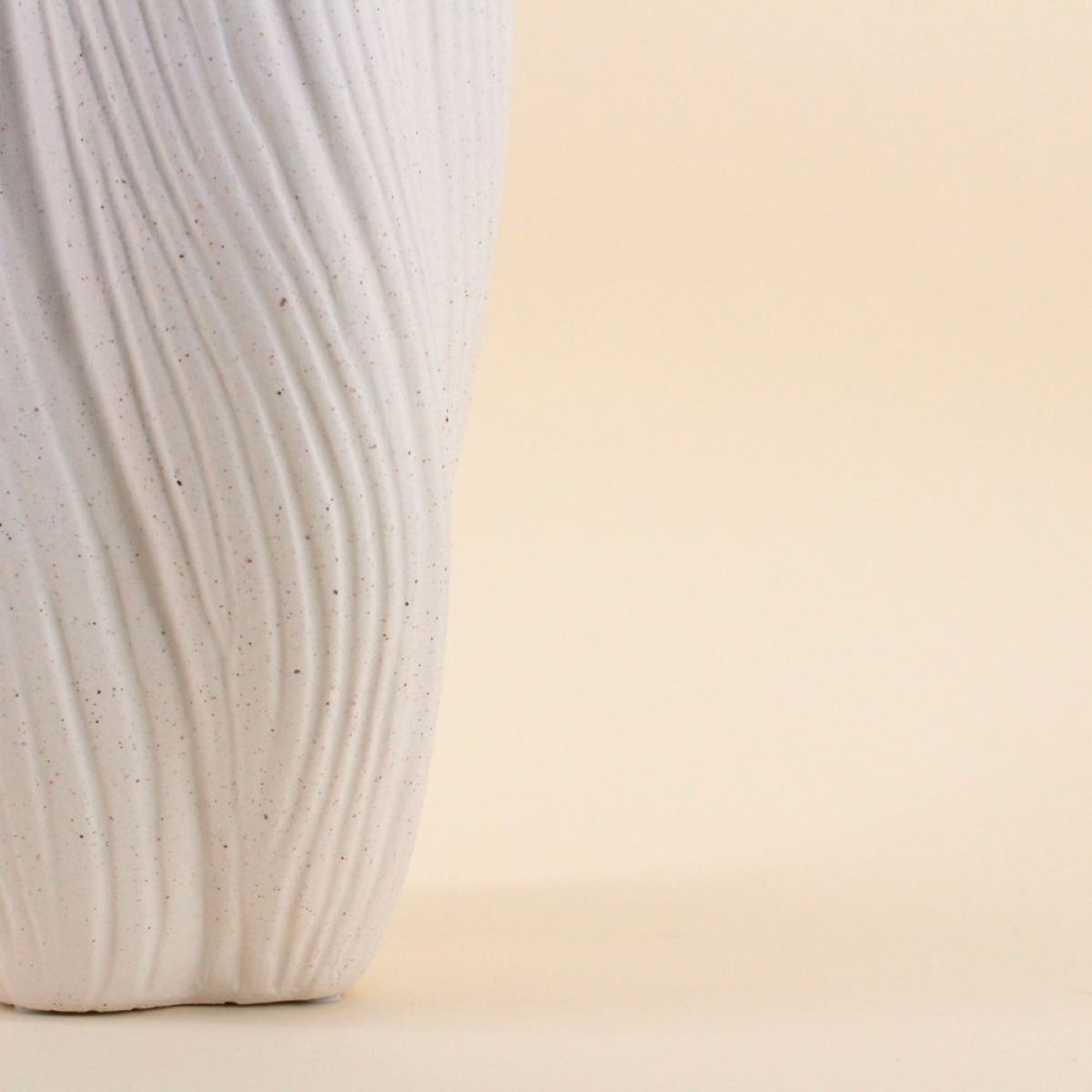 Vase en porcelaine vagues, H36cm blanc, ORNAMI