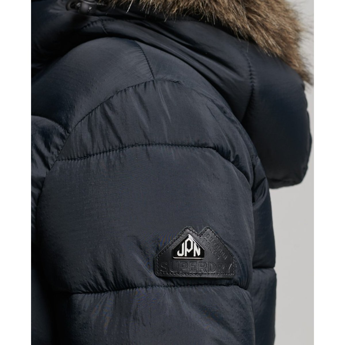 Veste courte à capuche mi- épaisse noir de jais, SUPERDRY