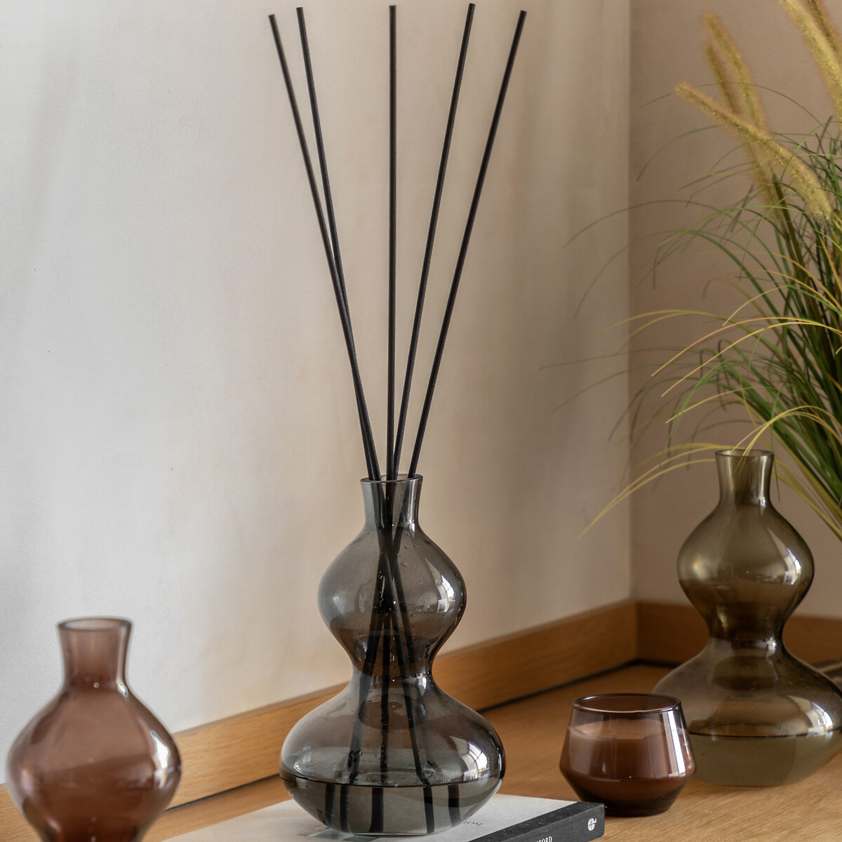 500ml Black Tea & Bergamot Smoked Glass Diffuser black, SO'HOME