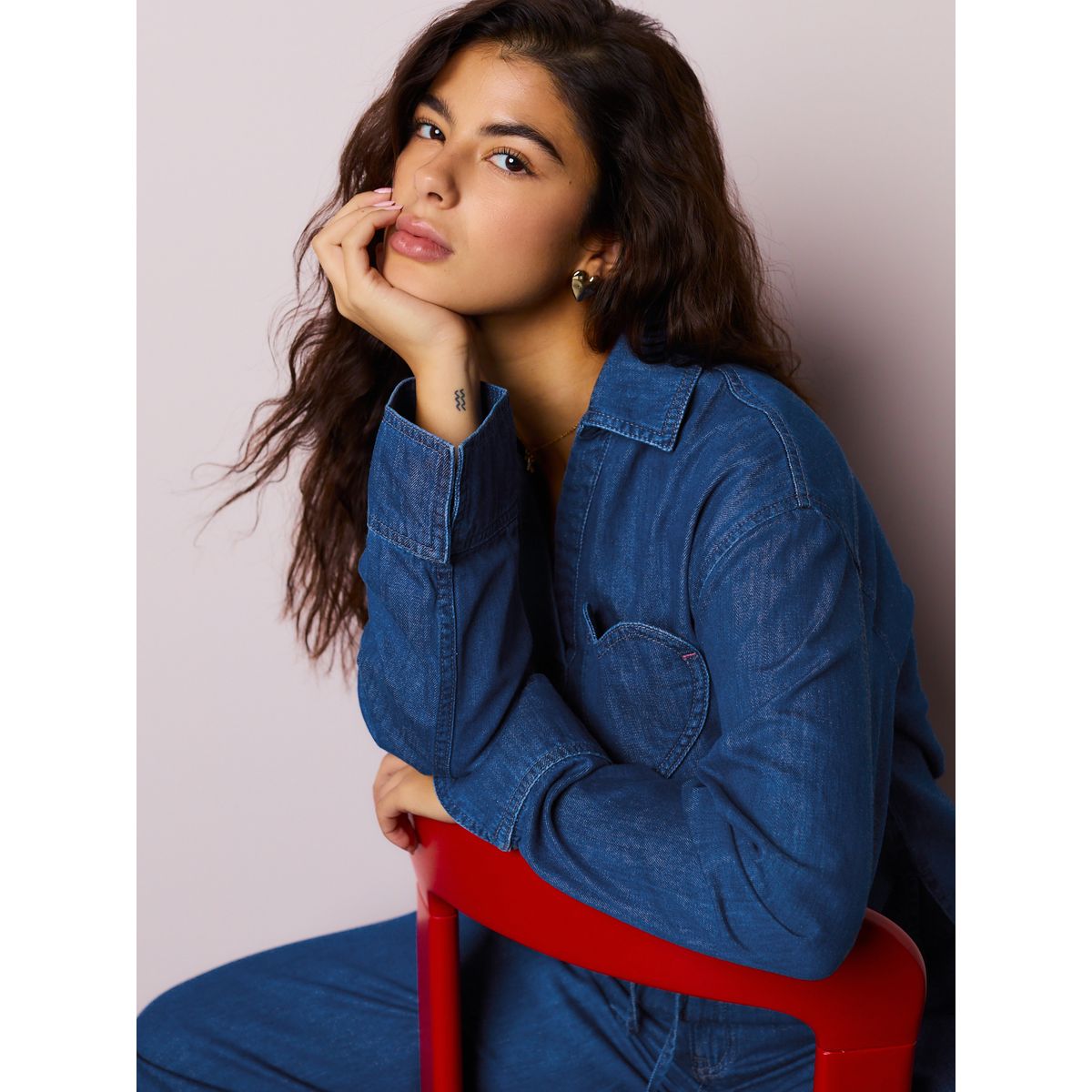 Chemise en jean à enfiler avec poche cœur bleu moyen, NEXT