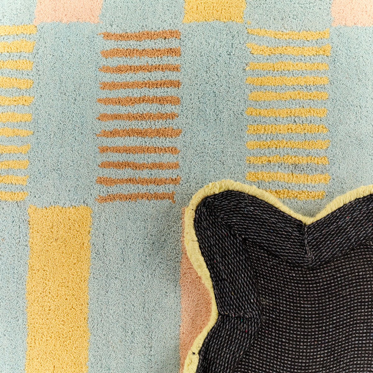Tapis fait main en laine damier RAYON TENDRE multi, NAZAR RUGS X PANTONE