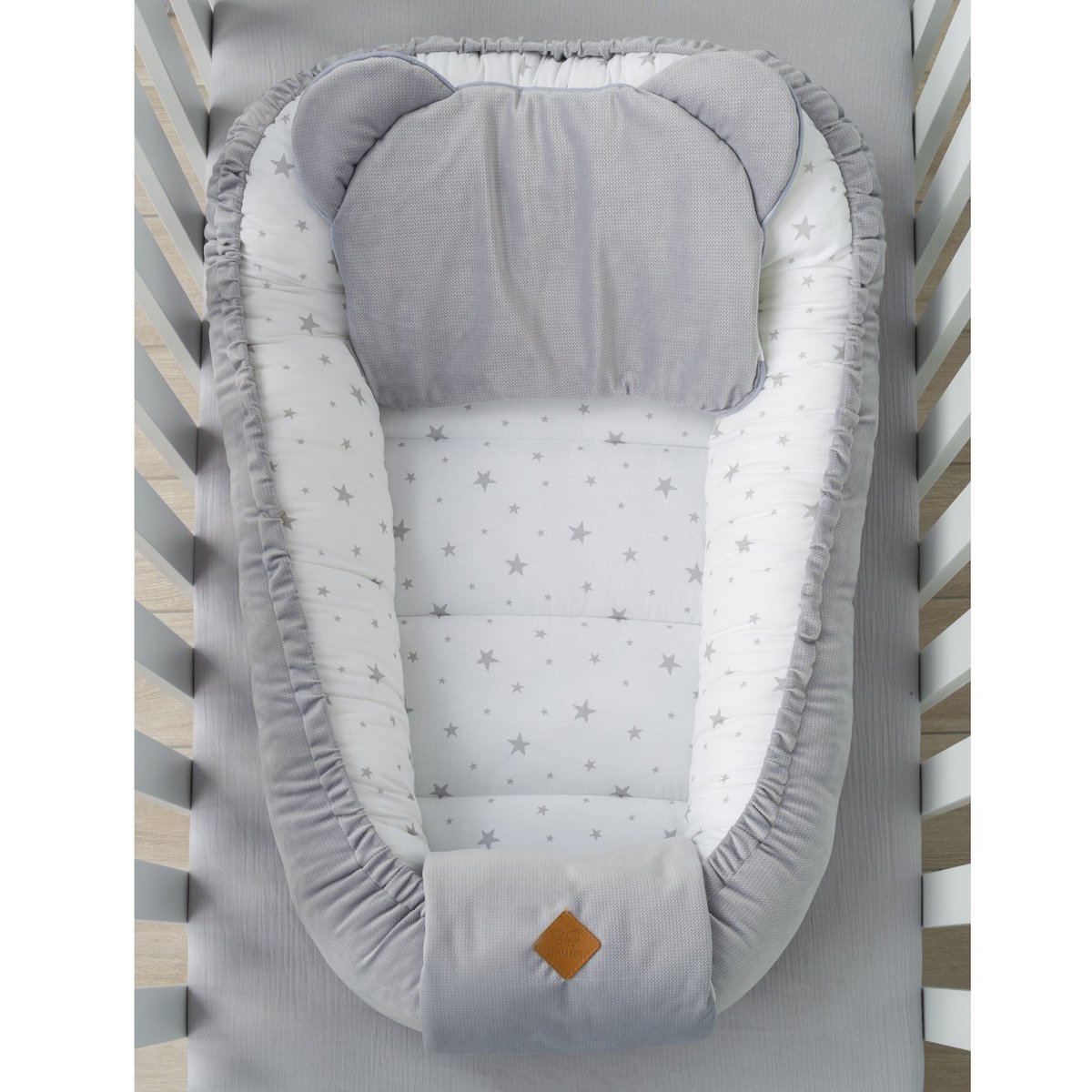 Cocon nid bébé matelassé réducteur de lit STELLA stella, imprimé étoiles blanc, gris, SEVIRA KIDS